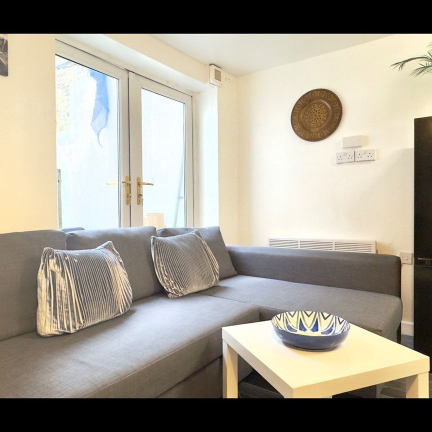 2 Bed Flat, Great Western Road, W9 - Photo 1