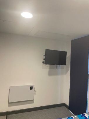 Studio Flat, Compass, B7 - Photo 1