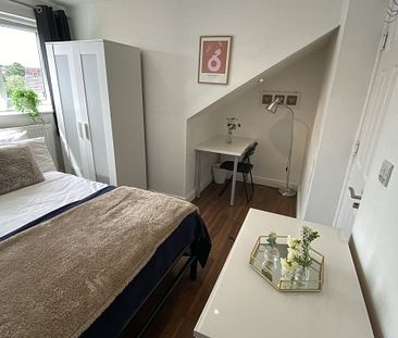 5 double Bedroom student house in a fantastic location - Photo 6