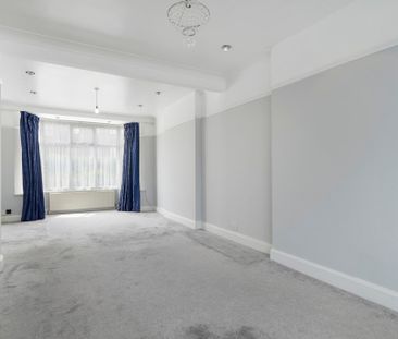 Springfield Gardens, London, NW9 - Photo 3