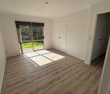 Large 4 bdrm, beautiful home, excellent location - Photo 3