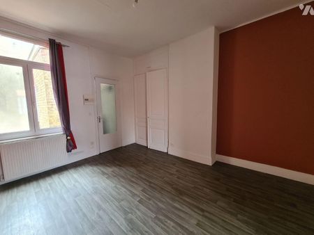 Appartement récemment rénové à louer dans petit immeuble situé à proximité du CHD et du parc Zi... - Photo 2