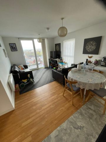 2 bedroom Flat To Let - Photo 2