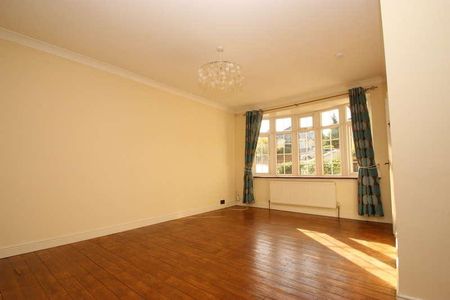 Essex Way, Benfleet, SS7 - Photo 2