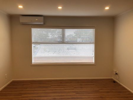 Brick n Tile Beauty - Refurbished Three Bedroom Apartment - Photo 2