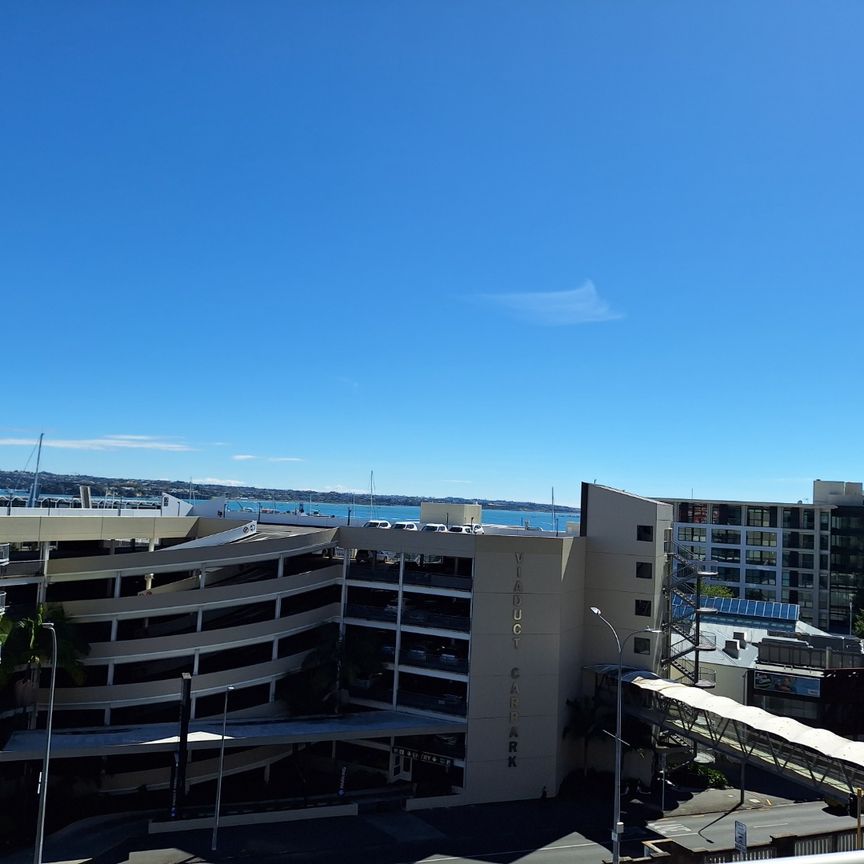 3 x Double Bedroom Apartment With A Carpark - Photo 1