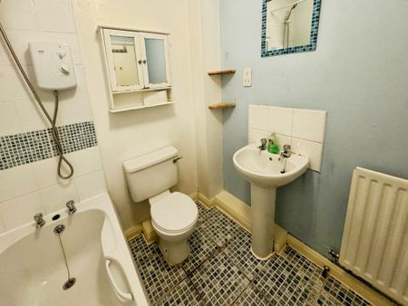 2 bedroom terraced house to rent - Photo 4