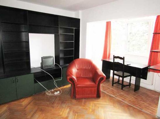 Apartament cu 3 camere decomandate, 65 mp, parcare, zona Profi - Photo 1