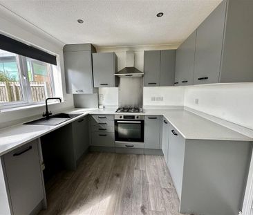 3 bedroom semi-detached house to rent - Photo 3