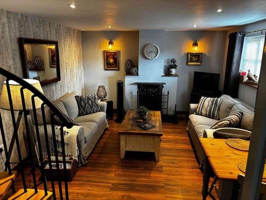 Court Cottage, High Street, Blakeney, GL15 - Photo 1