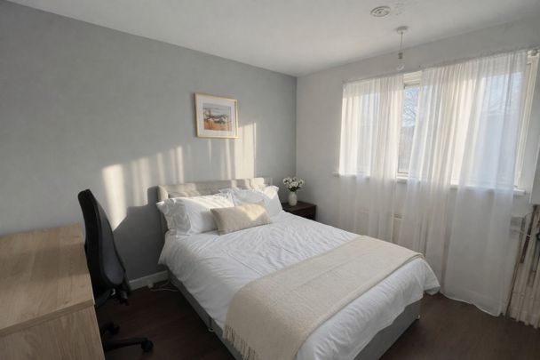 Room in a Shared House, St Andrews Road, SO14 - Photo 1