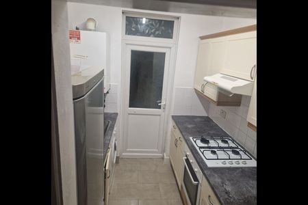 2 Bed Flat, London, E10 - Photo 5