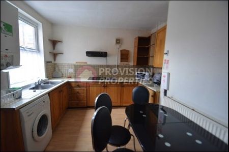 6 Bedroom Student Properties Leeds - Photo 2