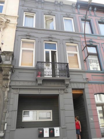 Eénslaapkamerappartement beschikbaar vanaf 1/09/13 - Foto 2