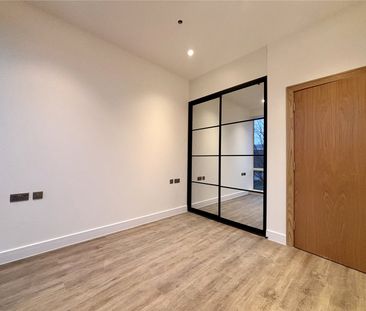 Roop House, Fleet, Hampshire, GU51 - Photo 2