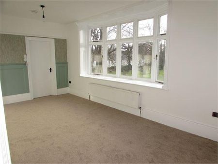 3 bedroom flat to rent - Photo 2