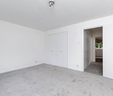2 bedroom 2 bathroom maisonette with garden located close to Highgate station - Photo 4