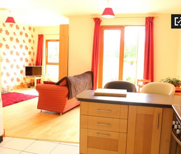 Nice room in 2-bedroom apartment in Castleknock, Dublin - Photo 3