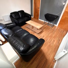 4 bedroom House in Burley Lodge Terrace, Leeds - Photo 1