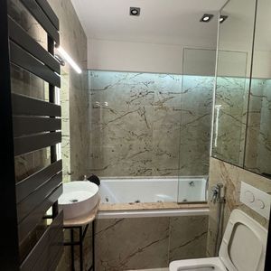 Se inchiriaza apartament cu o camera - Fotografie 3