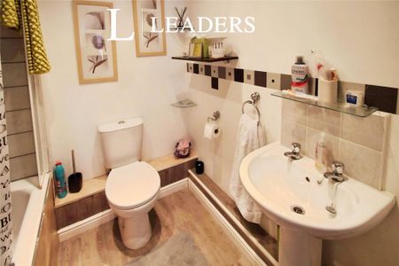 2 bedroom flat to rent - Photo 5