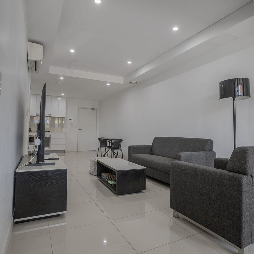 Two-storey apartment with one bedroom and study - Photo 1