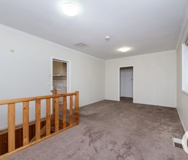 1/1 McIvor Court, Kennington, Vic 3550 - Photo 1