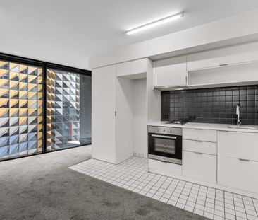 Walk to Class! Modern 1-Bedroom Apartment Opposite RMIT - Photo 4