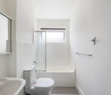 POSITION PERFECT ON ACLAND STREET - Photo 4