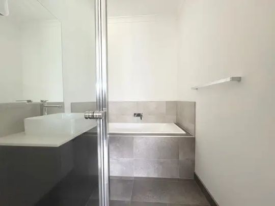 “Modern Family Home in Prime Location!!” - Photo 1