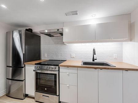 For Lease - 371 McRoberts Avenue Unit# Lower, Toronto, Ontario - Photo 2