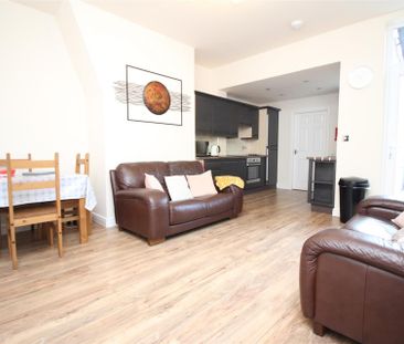 3 bedroom Student Flat to rent in Glenthorn Road, Jesmond, Newcastl... - Photo 3