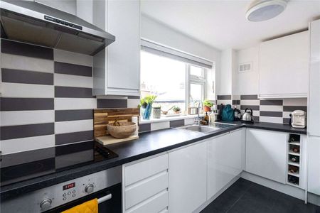 A superb modern two bedroom apartment in the heart of Wimbledon Town. - Photo 3