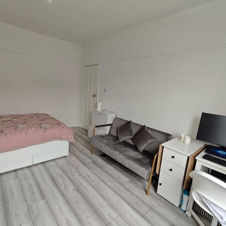 1 bedroom in a house share to rent - Photo 2