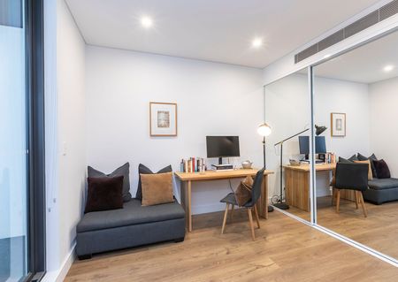 Modern Two Bedroom Apartment in Prime Location - Photo 3