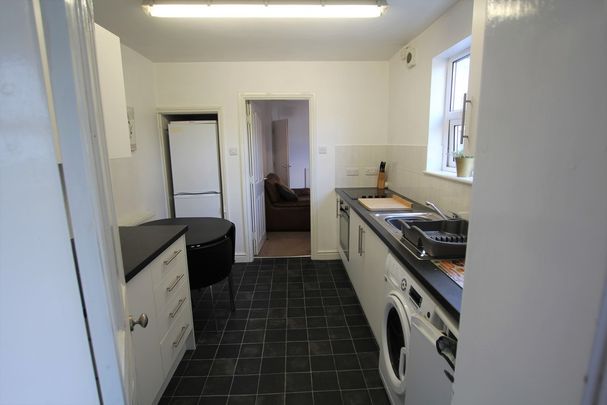 4 Bedroom Mid Terraced House, Chester - Photo 1