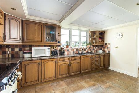 2 bedroom semi-detached house to rent - Photo 5