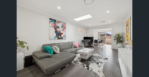 Immaculate Freestanding Brick Veneer Villa in Prime Location - Photo 1