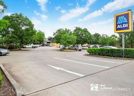 Smack Bang in the centre of Town! 3 Bedroom Unit - Photo 5