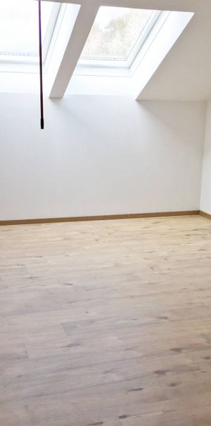 Singelwohnung im Dachgeschoss - Photo 1