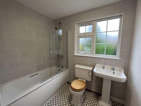 3 bedroom detached bungalow to rent - Photo 5