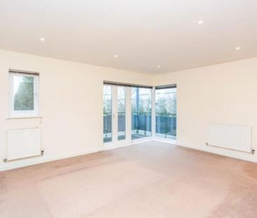 Manhattan Avenue, Watford - Photo 1