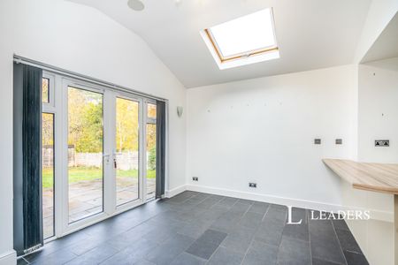 4 bedroom house to rent Hurstville Drive, Waterlooville, Hampshire, PO7 - Photo 4