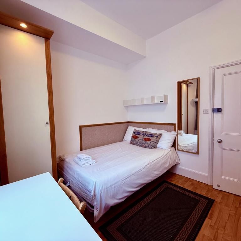 Flat 202 Fulham Palace Road, Fulham W6 9HH - Photo 1