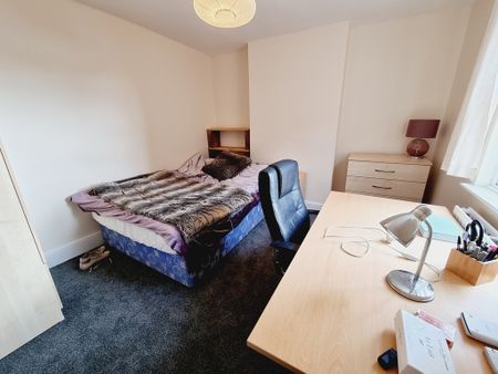 6 Bed Student Accommodation - Photo 5