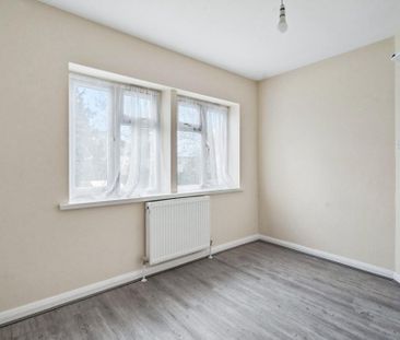 3 bedroom end of terrace house to rent - Photo 2