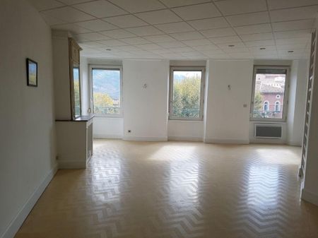 Location Appartement 4 pièces 91m² PRIVAS 07000 - Photo 2