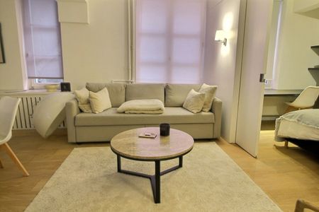 Location meublée - Paris 75006- 2 Pièces- rue de Seine - Photo 2