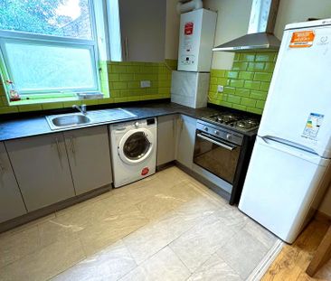 3 bedroom flat to rent - Photo 4