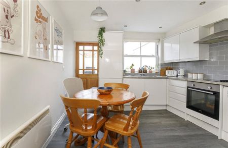 2 bedroom semi-detached house to rent - Photo 3